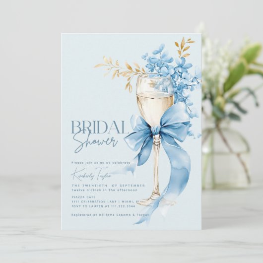 Elegantes Blue Hydrangea Bow-Brautparty Einladung (Stehend Vorderseite)