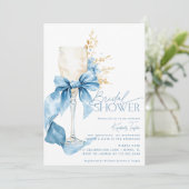 Elegantes Blue Hydrangea Bow Champagne Brautparty Einladung (Stehend Vorderseite)