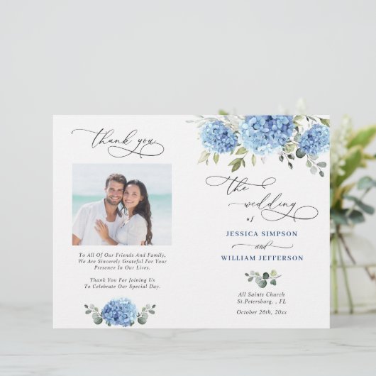 Elegantes Blue Hydrangea Hochzeitsprogramm (Stehend Vorderseite)