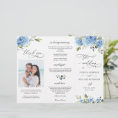 Elegantes Blue Hydrangea Hochzeitsprogramm (Stehend Vorderseite)