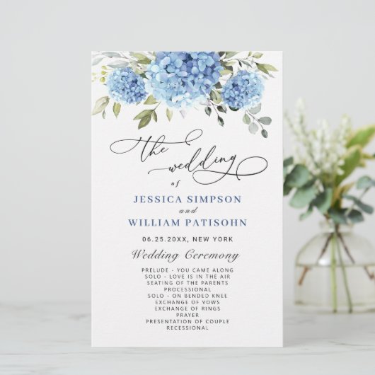Elegantes Blue Hydrangea Hochzeitsprogramm (Stehend Vorderseite)