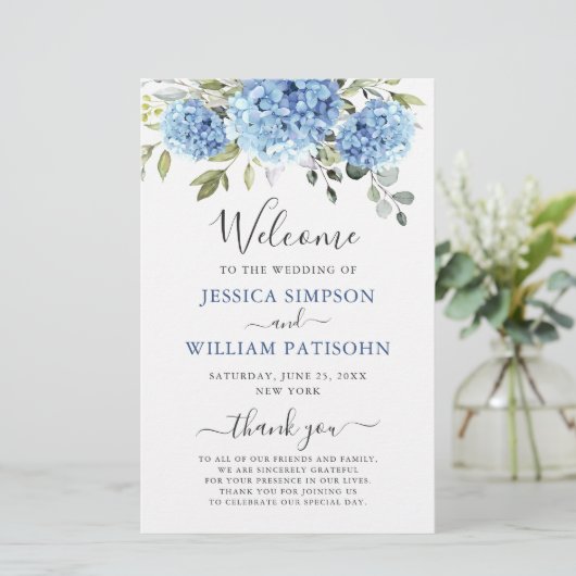 Elegantes Blue Hydrangea Hochzeitsprogramm (Stehend Vorderseite)