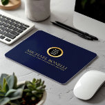 Elegantes Blue Leather Luxury Gold RUND Logo der N Mousepad<br><div class="desc">Erweitern Sie Ihren Arbeitsbereich mit diesem hochwertigen, blau-lederfarbenen Mauspad, das Stil und Funktionalität kombiniert. Mit einem luxuriösen Gold-Logo und der Möglichkeit, zwei Zeilen Text hinzuzufügen, ist dieses Mauspad perfekt für die Personalisierung mit Ihrem Namen, Ihrer Firma, Ihrer Firma oder anderen Details Ihrer Wahl. Ideal für kleine Unternehmen oder Unternehmen, die...</div>