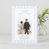 Elegantes Blue Seashell Coastal Foto Hochzeit Save The Date (Stehend Vorderseite)