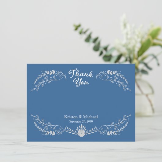 Elegantes Blue & Silver Wreath Monochromatic Weddi (Stehend Vorderseite)