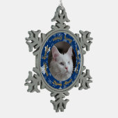 Elegantes Blue Snowflake Cat Foto Custom Christmas Schneeflocken Zinn-Ornament (Links)