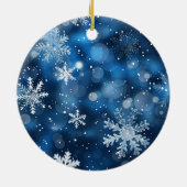 Elegantes Blue Snowflake Weihnachts-Foto Keramik Ornament (Hinten)