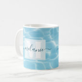 Elegantes Blue Swimming Monogram Script Kaffeetasse (Vorderseite Links)