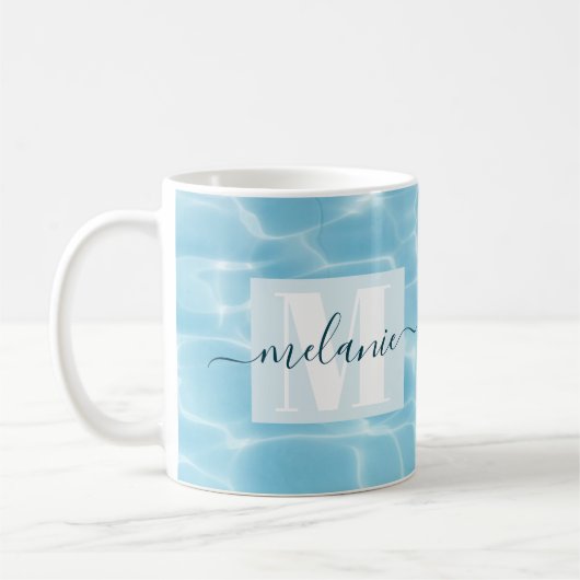Elegantes Blue Swimming Monogram Script Kaffeetasse (Links)