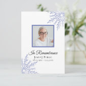 Elegantes Blue Winter Snowflake Beerdigung Beileid Dankeskarte (Stehend Vorderseite)