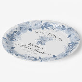 Elegantes Blumenblau Weißes Begrüßungs-Brautparty Pappteller (Schrägansicht)