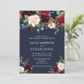 Elegantes Blumenburgund und Marineblau Einladung (Stehend Vorderseite)