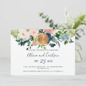 Elegantes, blumenfarbenes Monogramm-Paar Dusche Einladung (Stehend Vorderseite)