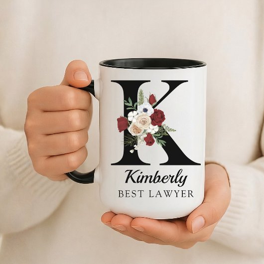 Elegantes Blumeninitial Individuelles Muggeschenk Tasse