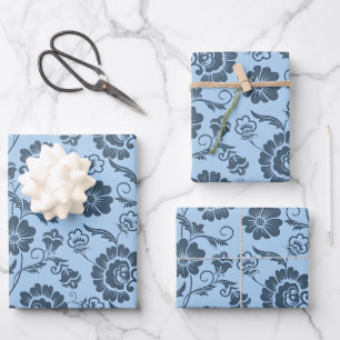 Elegantes Blumenmuster auf hellblauem Hintergrund Geschenkpapier Set