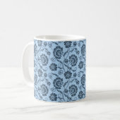 Elegantes Blumenmuster auf hellblauem Hintergrund Kaffeetasse (Vorderseite Links)