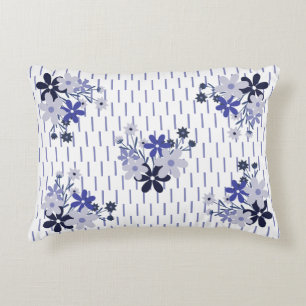 Elegantes Blumenmuster blau lila violett Dekokissen