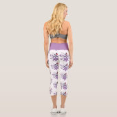 Elegantes Blumenmuster lila violett grau Capri Leggings (Rückseite)