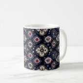 Elegantes Blumenmuster Navy Blue Kaffeetasse (VorderseiteRechts)
