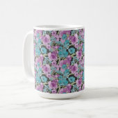 Elegantes Blumenmuster Rosa Lila Schwarzes Hinterg Kaffeetasse (Vorderseite Links)
