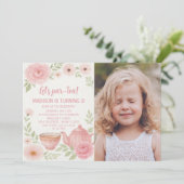 Elegantes Blumenteeer Party Einladung zum Geburtst (Stehend Vorderseite)