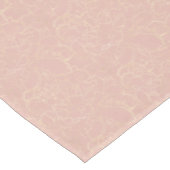 Elegantes Blush Cream Gold Floral Muster Tischdecke (Schrägansicht)