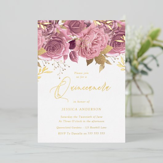 Elegantes Blush Pink Floral Quinceanera Party Gold Folieneinladung (Stehend vorne)