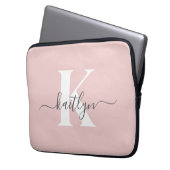 Elegantes Blush Pink Gray Script Monogram Laptopschutzhülle (Vorderseite Links)