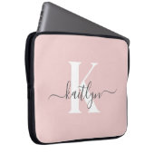 Elegantes Blush Pink Gray Script Monogram Laptopschutzhülle (Vorne Rechts)