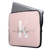Elegantes Blush Pink Gray Script Monogram Laptopschutzhülle (Vorderseite Links)