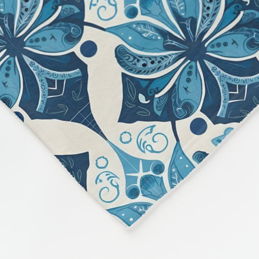 Elegantes Boho Blumenmuster in Blau Fleecedecke (Ecke)