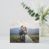 Elegantes botanisches Blattgold-Foto Save the Date Postkarte (Stehend Vorderseite)