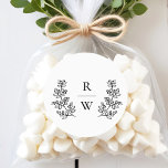 Elegantes Botanisches Leaf Monogramm erste Hochzei Runder Aufkleber<br><div class="desc">Elegante Botanische Leaf Monogram Initial Gastgeschenk Hochzeit Stickers - perfekt für Hochzeiten,  Verlobungen,  Probe Dinner,  Paare Duschen.</div>