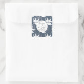 Elegantes Botanisches Leaf Navy Weißes Muster Hoch Quadratischer Aufkleber (Tasche)