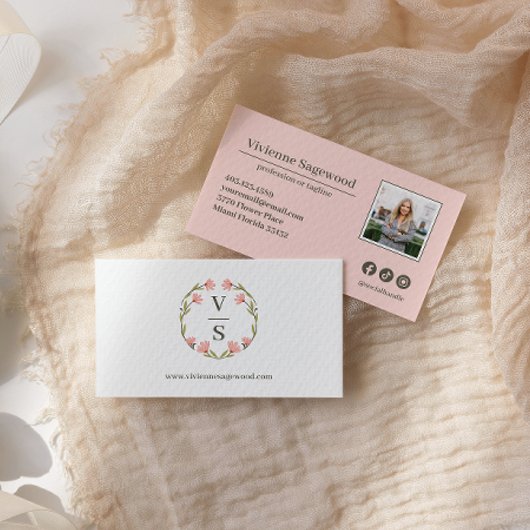 Elegantes botanisches Monogramm-Wappen Rosa grünes Visitenkarte