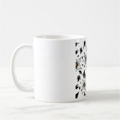 Elegantes botanisches Schwarz-Weiß-Muster Kaffeetasse (Links)
