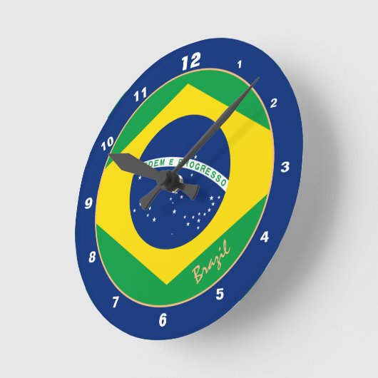 Elegantes brasilianisches Flaggendesign, Brasilien Runde Wanduhr (Winkel)