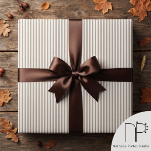 Elegantes braun-weiß gestreiftes Papier Geschenkpapier