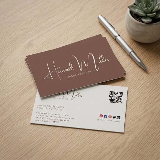 Elegantes braun-weißes QR-Geschäftsdesign Visitenkarte