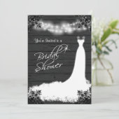 Elegantes Brautkleid auf Rustikalem Schwarzwald Einladung (Stehend Vorderseite)