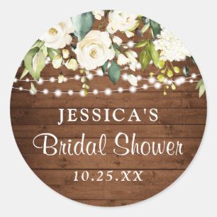 Elegantes Brautparty aus Weißrosen rustikalem Holz Runder Aufkleber