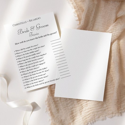 Elegantes Brautparty mit Bräunungs- und Bräutigam