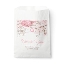 Elegantes Brautparty mit floraler Drehung in Rosa