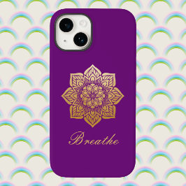 Elegantes Breathe Deep Lila und Gold Mandala Case-Mate iPhone 14 Hülle