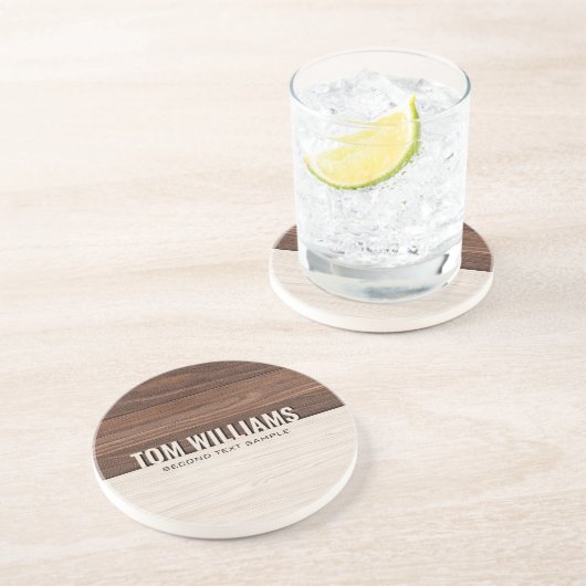 Elegantes Brown Wood Texture Modern Style Monogram Getränkeuntersetzer (Seite)