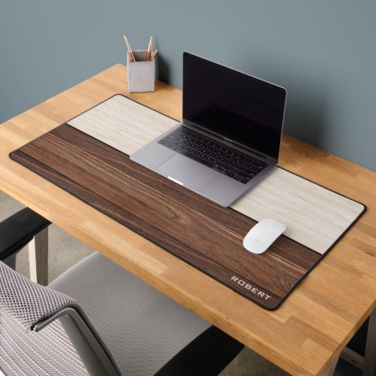Elegantes Brown Wood Texture Modern Style Monogram Schreibtischunterlage (Büro 2)
