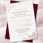 Elegantes Burgund mit Rose Gold Frills Wedding Folieneinladung<br><div class="desc">Diese schöne Hochzeitseinladung zeichnet sich durch ein hübsches Gold-und Bordeaux-Design in Rose mit echter Folie verziert filigrane und prägnante Schrift aus. Der Text ist sowohl bordeauxrot als auch Rose gold auf klassischem weißem Hintergrund. Die Rückseite der Karte ist eine reiche tiefe Bordeaux oder Maronen Farbe. Elegant, elegant und raffiniert, diese...</div>