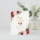 Elegantes Burgundy Floral Save the Date Gold Ankündigungspostkarte (Stehend Vorderseite)
