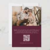 Elegantes Burgundy Foto QR Code Wedding Einladung (Rückseite)