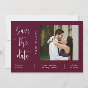 Elegantes Burgundy QR Code Foto Save the Date Einladung